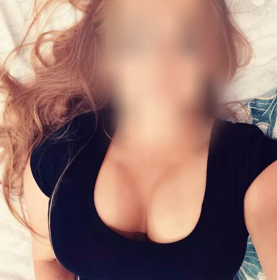 Elisabeth, 32