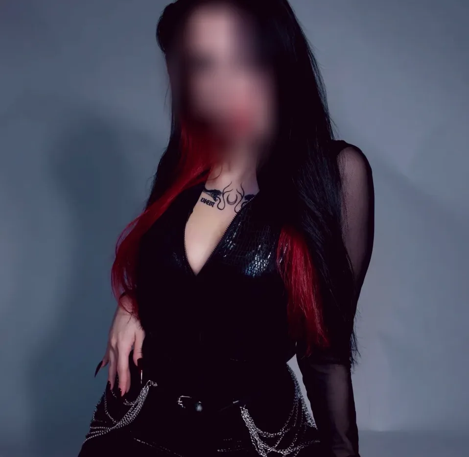 Greta, 25